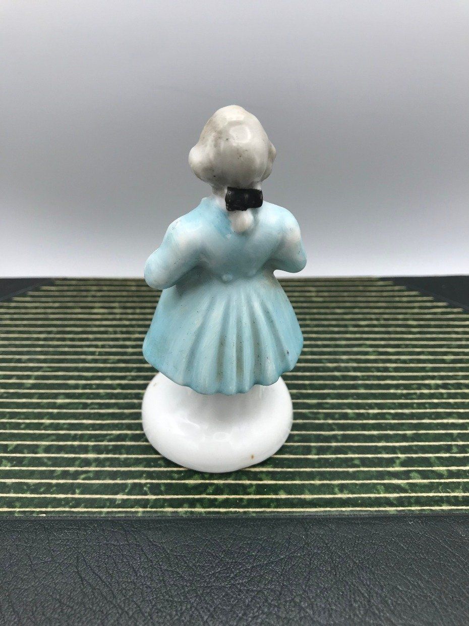 Occupied Japan Porcelain Colonial Man Playing Music Figurine 2