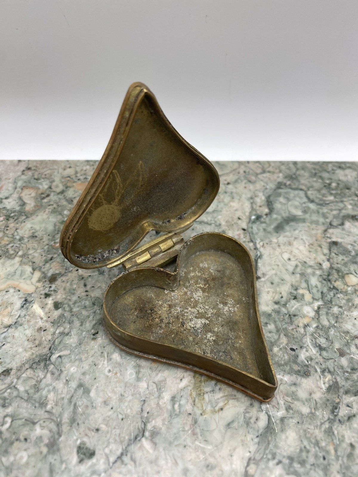 Hand Etched Heart Shaped Old Brass Trinket Box #2671 2
