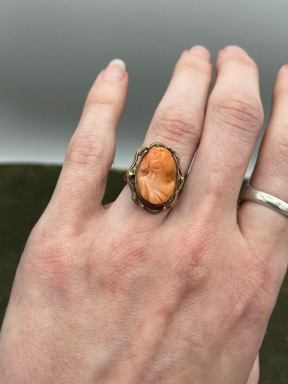 Antique Victorian 10k Gold Coral Cameo Portrait Ring 3