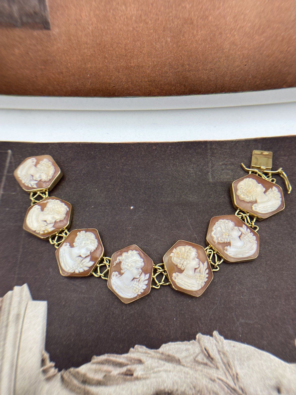 Vintage 18k Gold Large Hexagonal Cameo 7.75 Bracelet 2