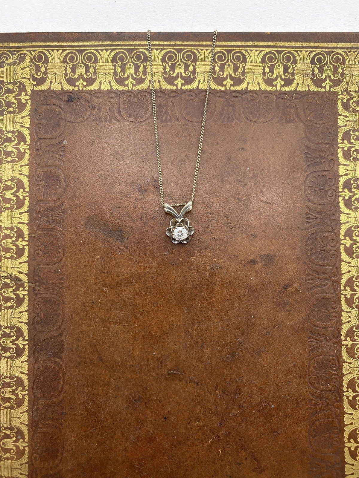Antique 14k White Gold .25ct Diamond Buttercup 18 Necklace 2