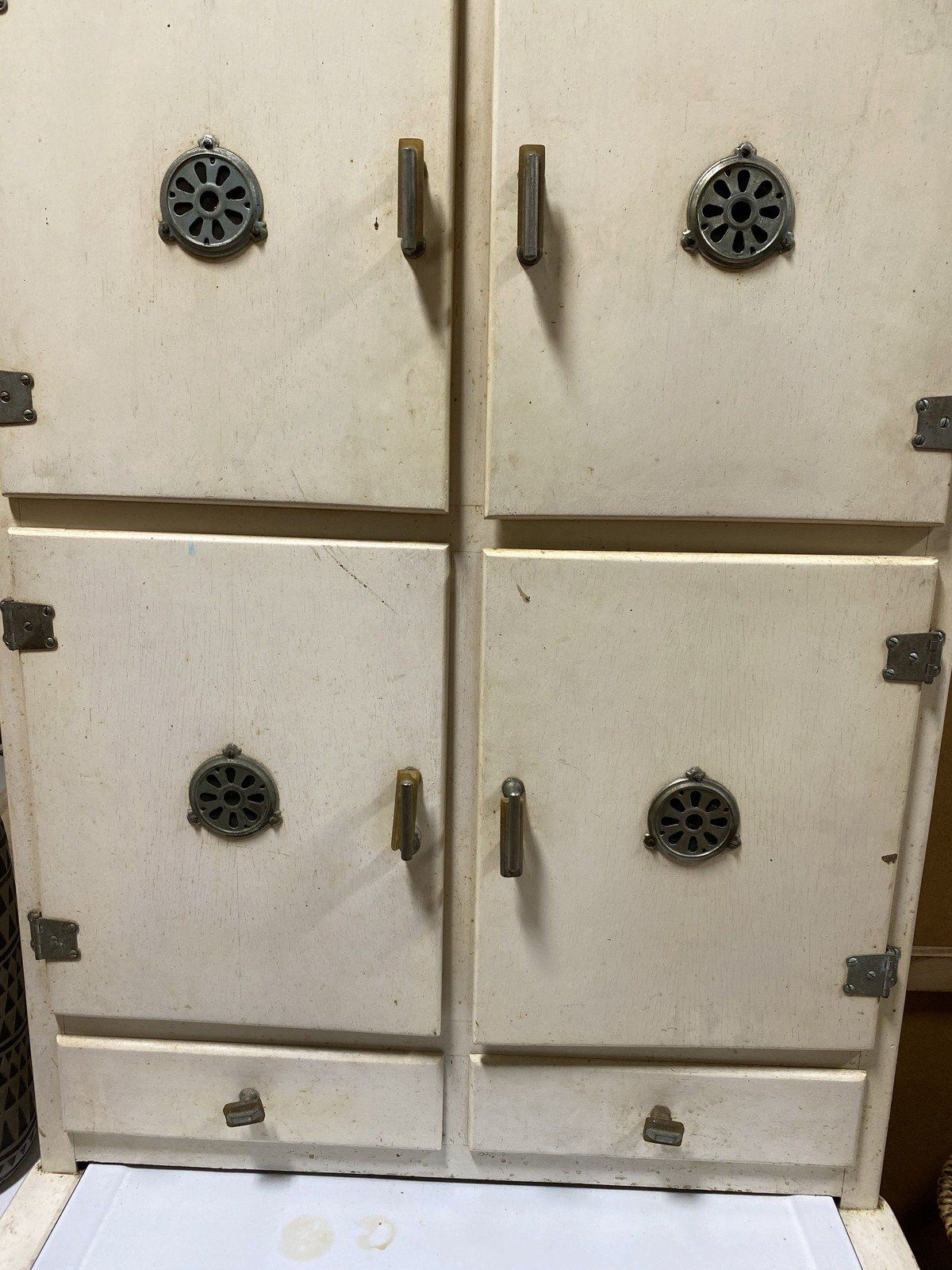 Vintage c.1930s/40s Hoosier Kitchen Cabinet #589 7