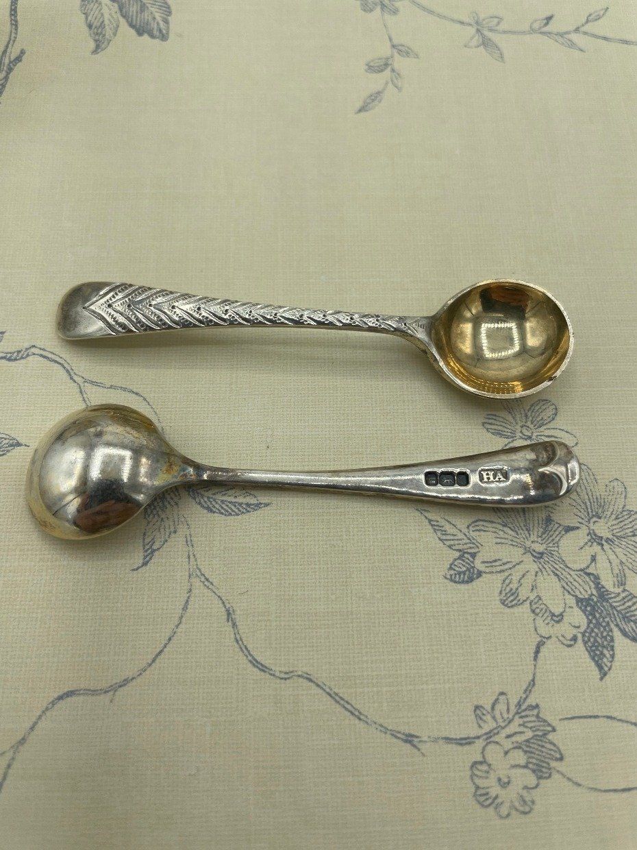 C.1909 Sheffield Imported Atkins Brothers Ornate Sterling Silver Gold Wash Salt Dishes + Spoons 4