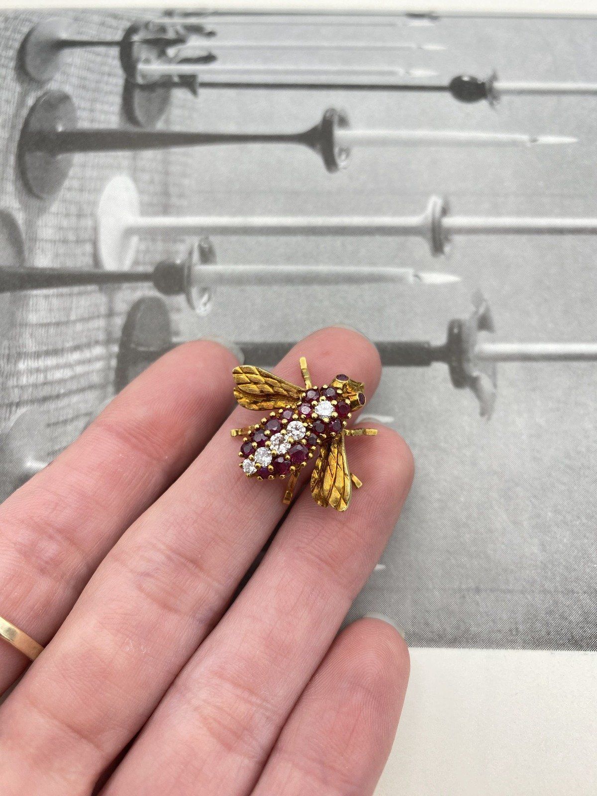 Vintage c.1950s/60s 18k Gold Collectible Designer Herbert Rosenthal Ruby + Diamond Honey Bee Pin #3421 10