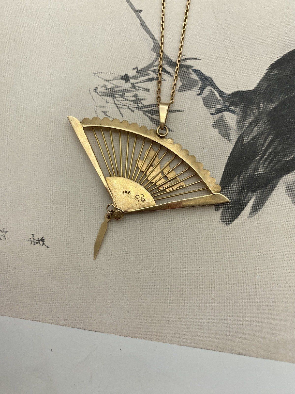 Fascinating 18k Gold Vintage c.1940/50s Oriental Fan + Koi Necklace w 27L Specialty Link Original Chain 4