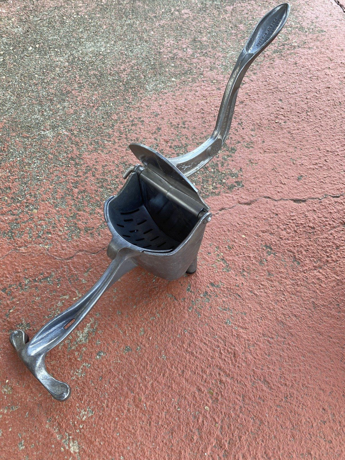 Vintage USA Made Aluminum Citrus Juicer 11