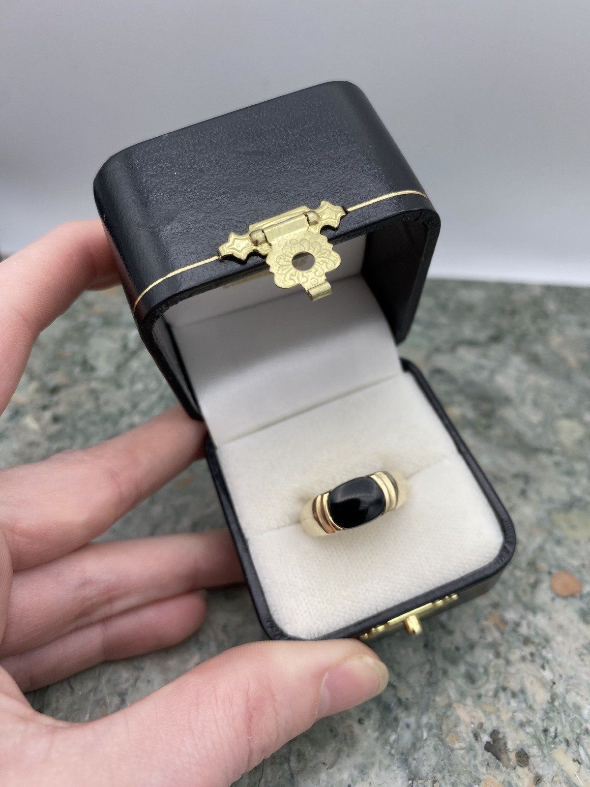 Gents Vintage 14k Gold Flush Set Minimalistic Onyx Ring 2
