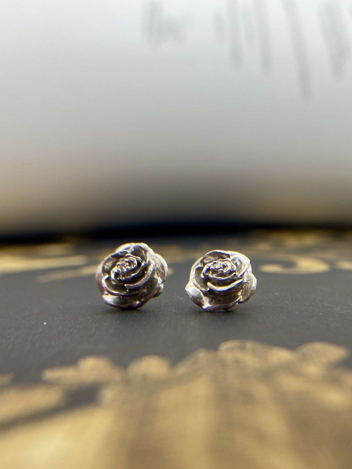Vintage c.1940s 14k White Gold Rosette Stud Earrings w Diamond Accented Center 10