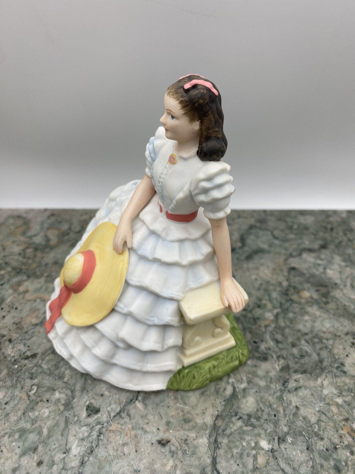 Avon c.1983 Bisque Porcelain Gone With The Wind Statue 2