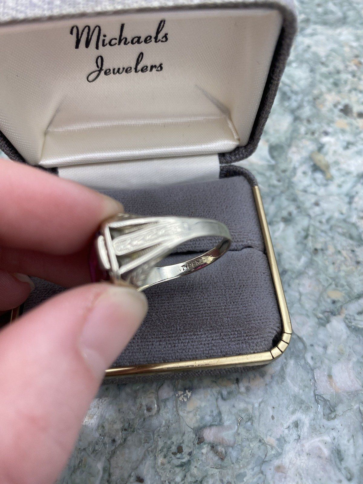 Vintage 14k White Gold Art Deco Wreath + Wheat Ruby Glass Men's Bezel Set Ring 4