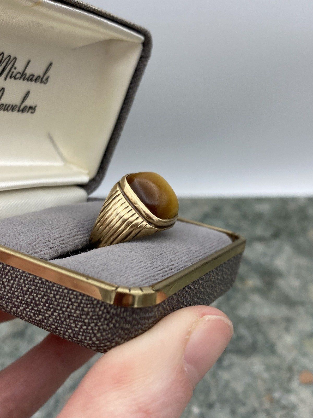Men's Antique 10k Gold Tiger's Eye Bezel Set Signet Pinky Ring w Carved Shoulders 7