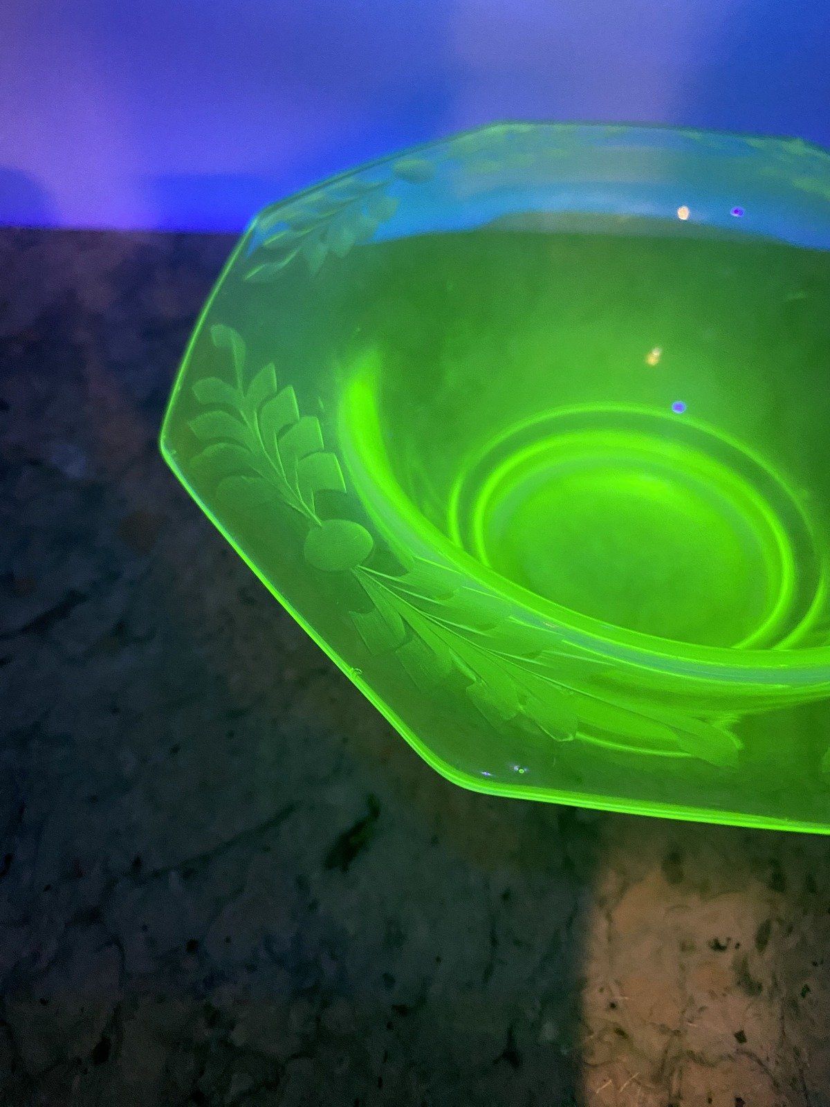 Vintage Etched Frond Edge Uranium Depression Glass Octagonal Serving Bowl 3