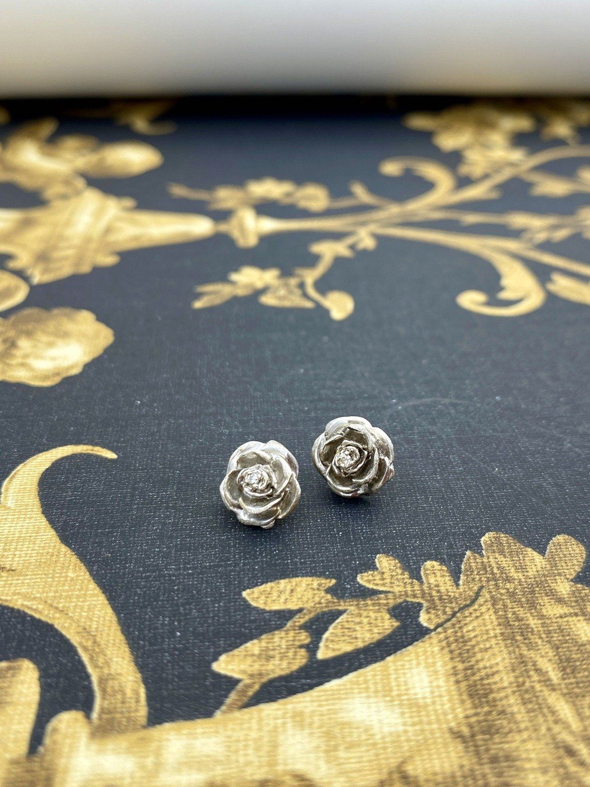 Vintage c.1940s 14k White Gold Rosette Stud Earrings w Diamond Accented Center 3
