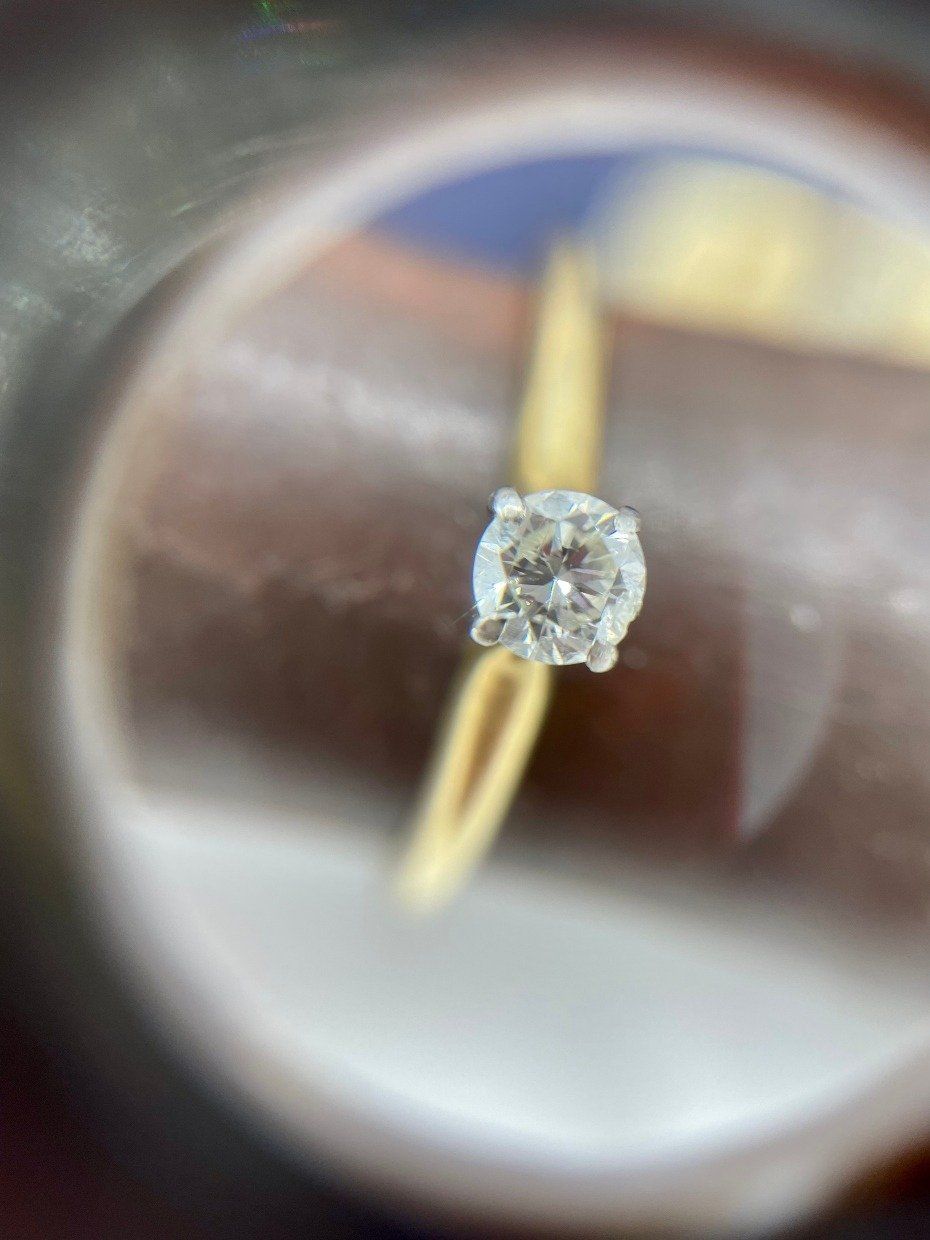 18k Gold .65ct Classic Solitaire Diamond Engagement Ring w Sleekly Tapered Band 2