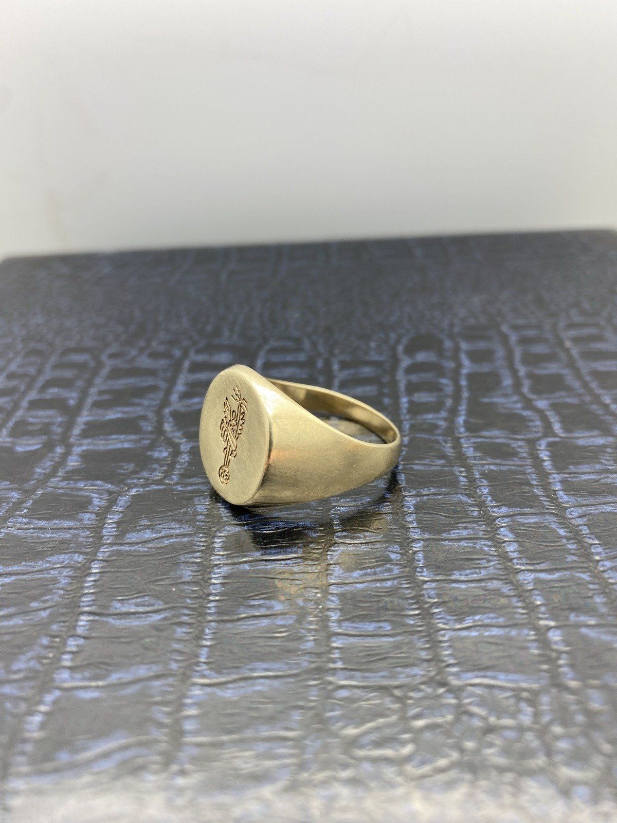 Men's Vintage 10k Gold Signet Ring of Winged Figure + Torch Standing Atop Earth 2