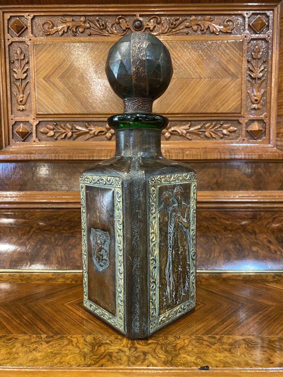 Vintage Mid Century FLORENCE, Italy Figural Leather + Green Glass Bar Decanter (DO NO DISCOUNT) 7