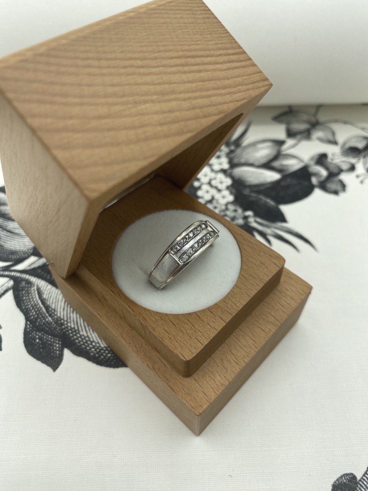 Men's 10k White Gold Duo Diamond Channel Ring Band w Shoulder Detail 2