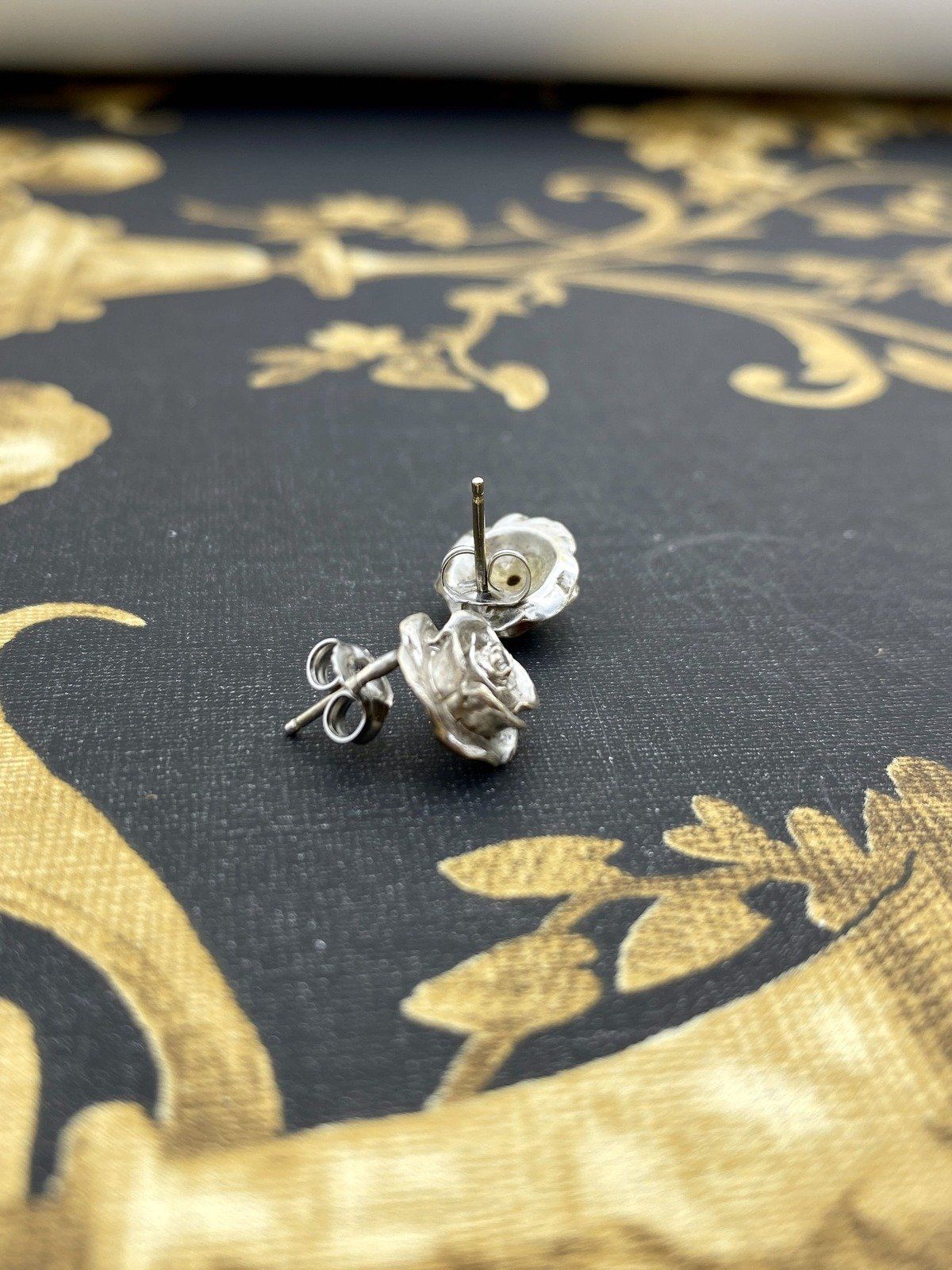 Vintage c.1940s 14k White Gold Rosette Stud Earrings w Diamond Accented Center 7