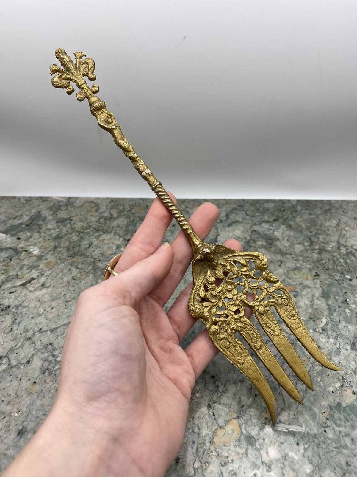 Gilt Painted Margro Italian Pewter Repousse Fleur De Lis Cherub Serving Fork 3