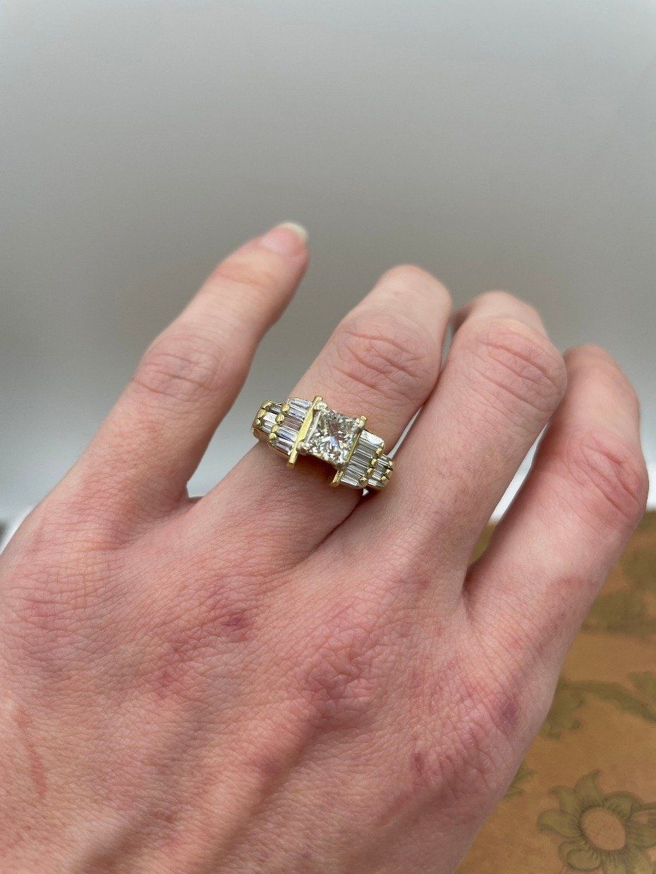 Vintage Mid 20th Century 18k Gold .88ct Center Princess Cut Diamond Ring w Baguette Shoulders 5