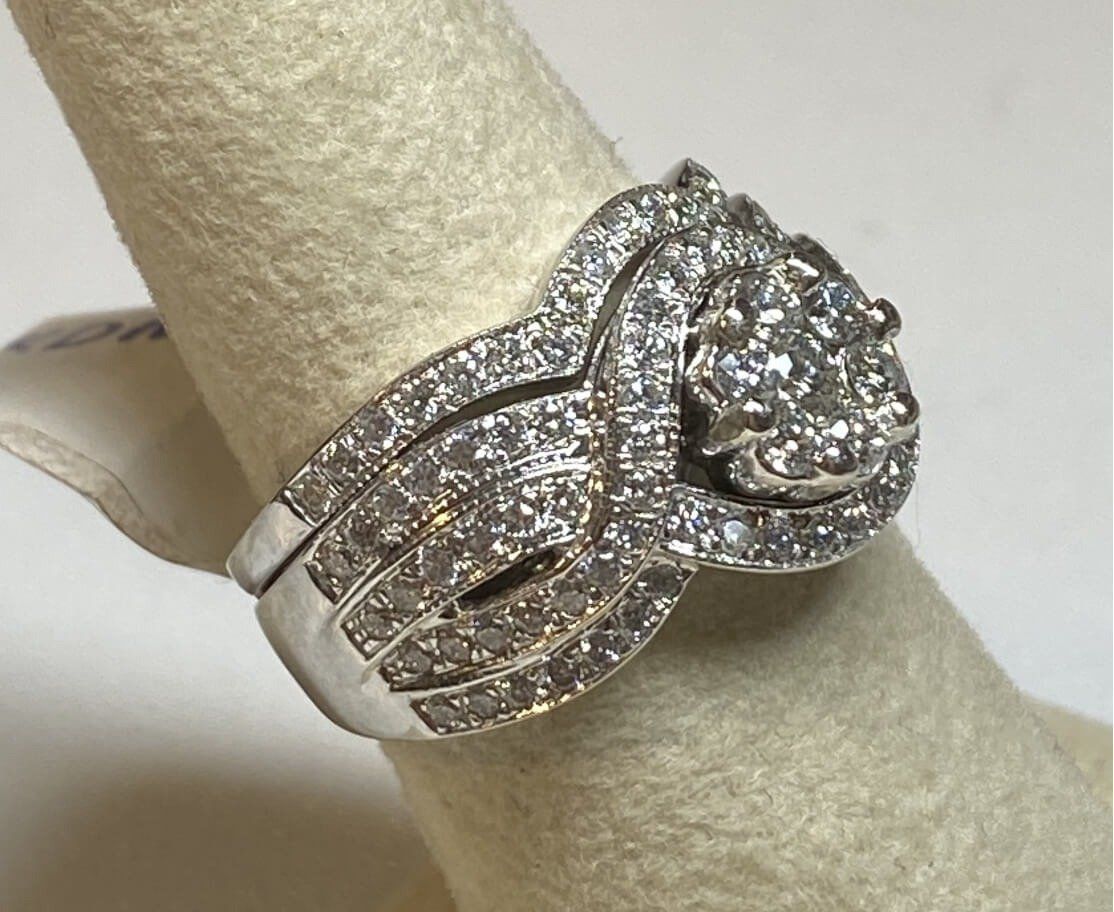 Beautiful 14k Brilliant Cut Diamond Ring 2