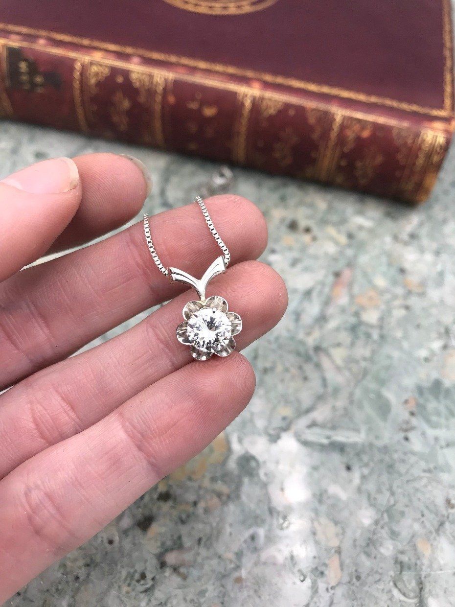 Exquisite Antique 14k White Gold 1.5ct Buttercup Set Diamond Necklace 3