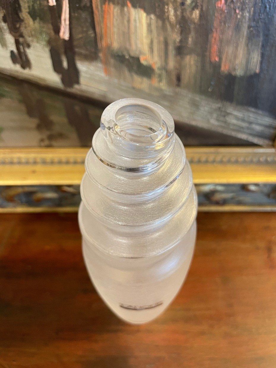 Signed Lalique Cebu Nacre Frosted Spiral Top Murex Shell Vase 3