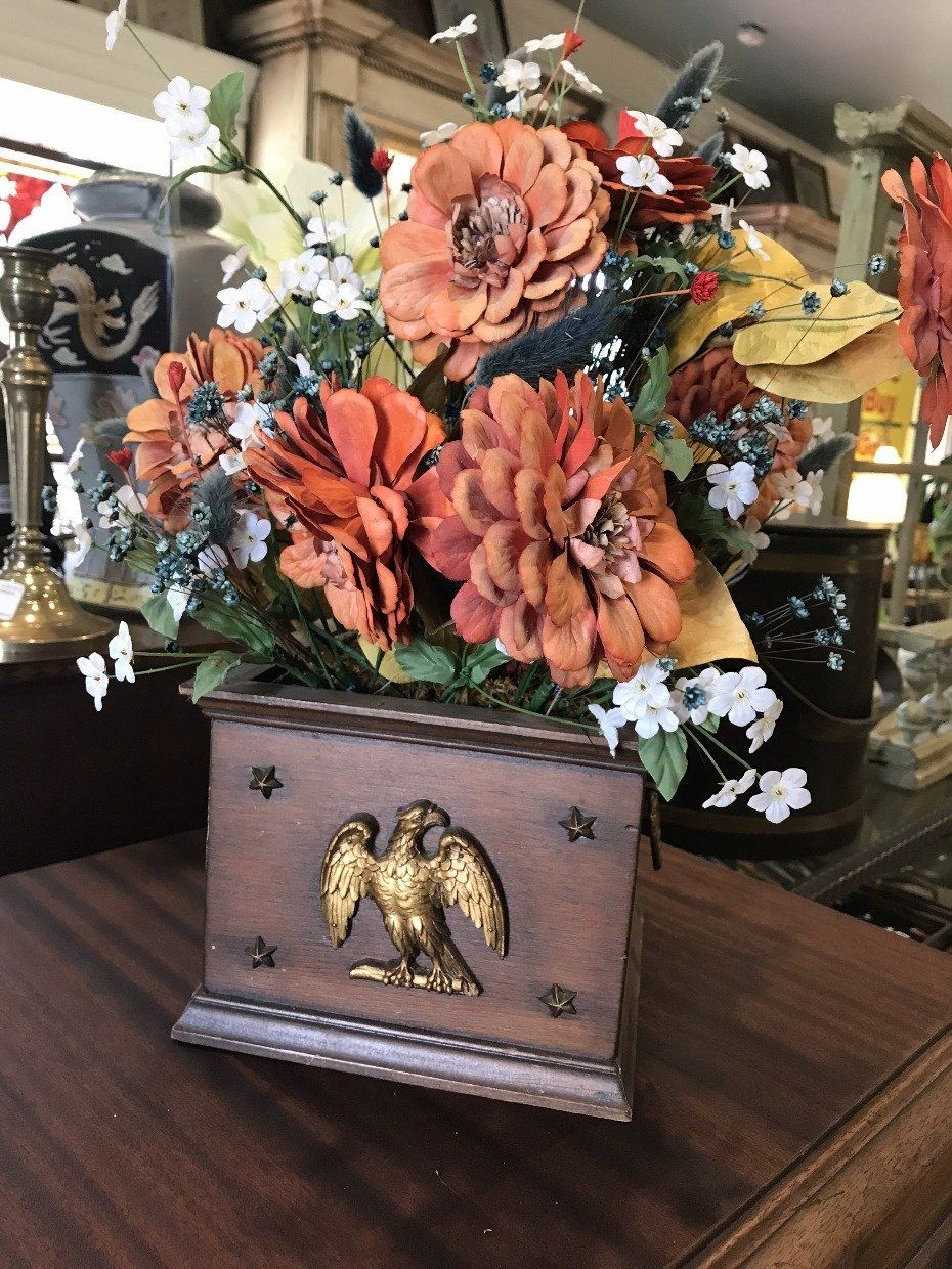 Jardine Planter w Faux Fauna + Presidential Eagle Seal Motif