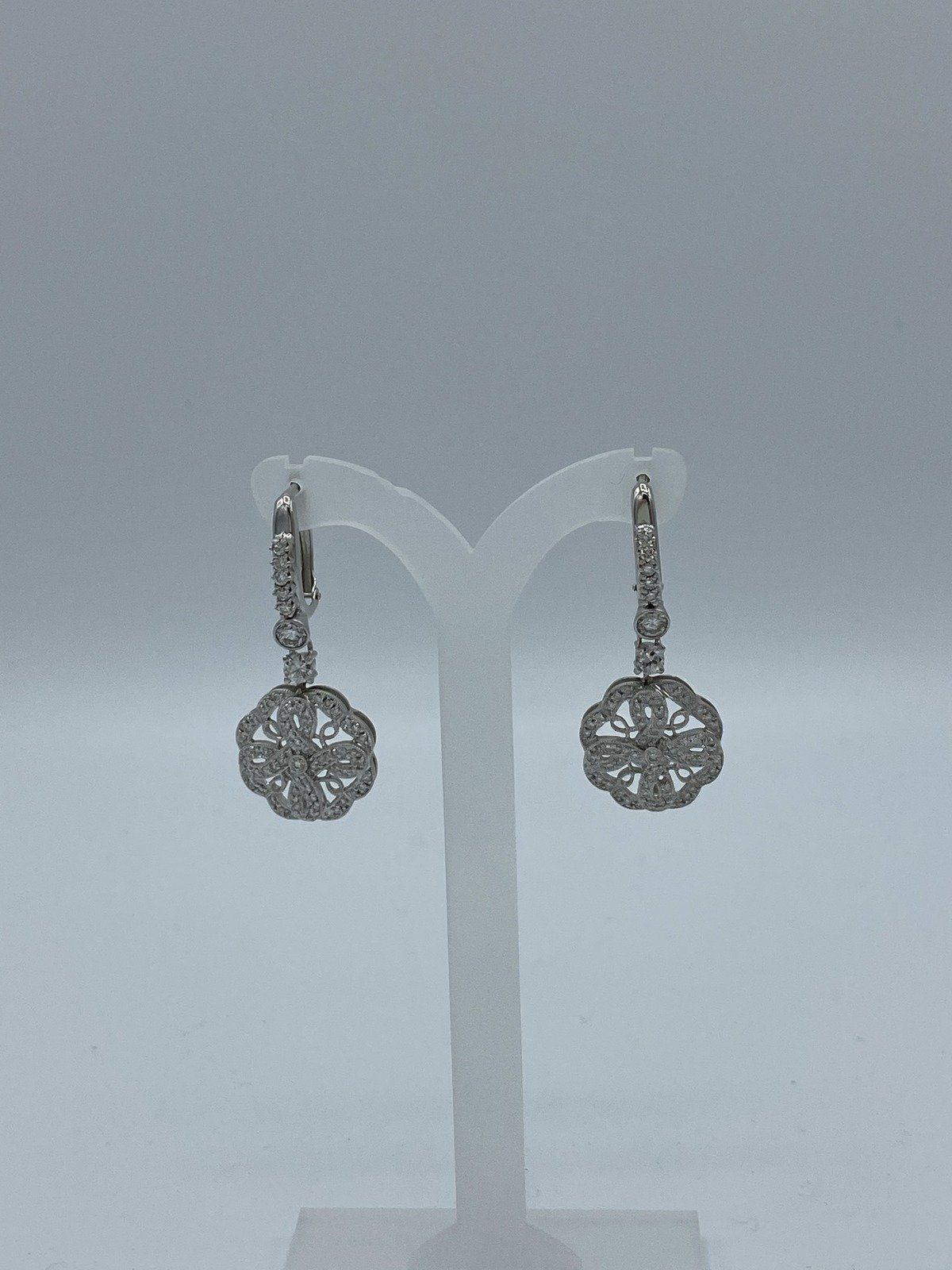 18k White Gold Cluster Flower Diamond Earrings