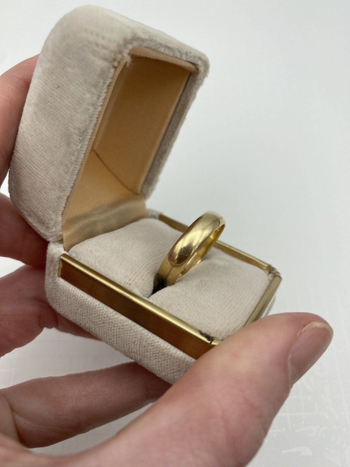 Classic 14k Gold Ladies 5mm Ring Band 2