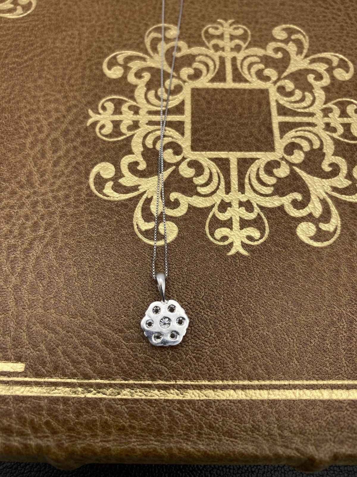 14k White Gold .91ctw Floral Cluster Diamond Necklace 18L #2781 4