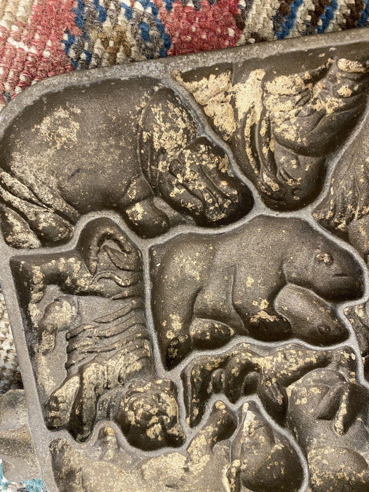 Vintage c.1984 John Wright Cast Iron Animal Figural Cookie Mold w Handles 8