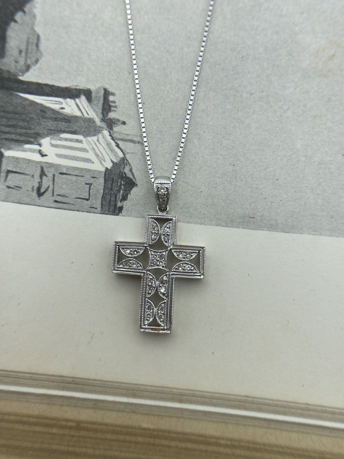 14k White Gold 20L Reticulated 1L Pave Diamond Cross Necklace 3