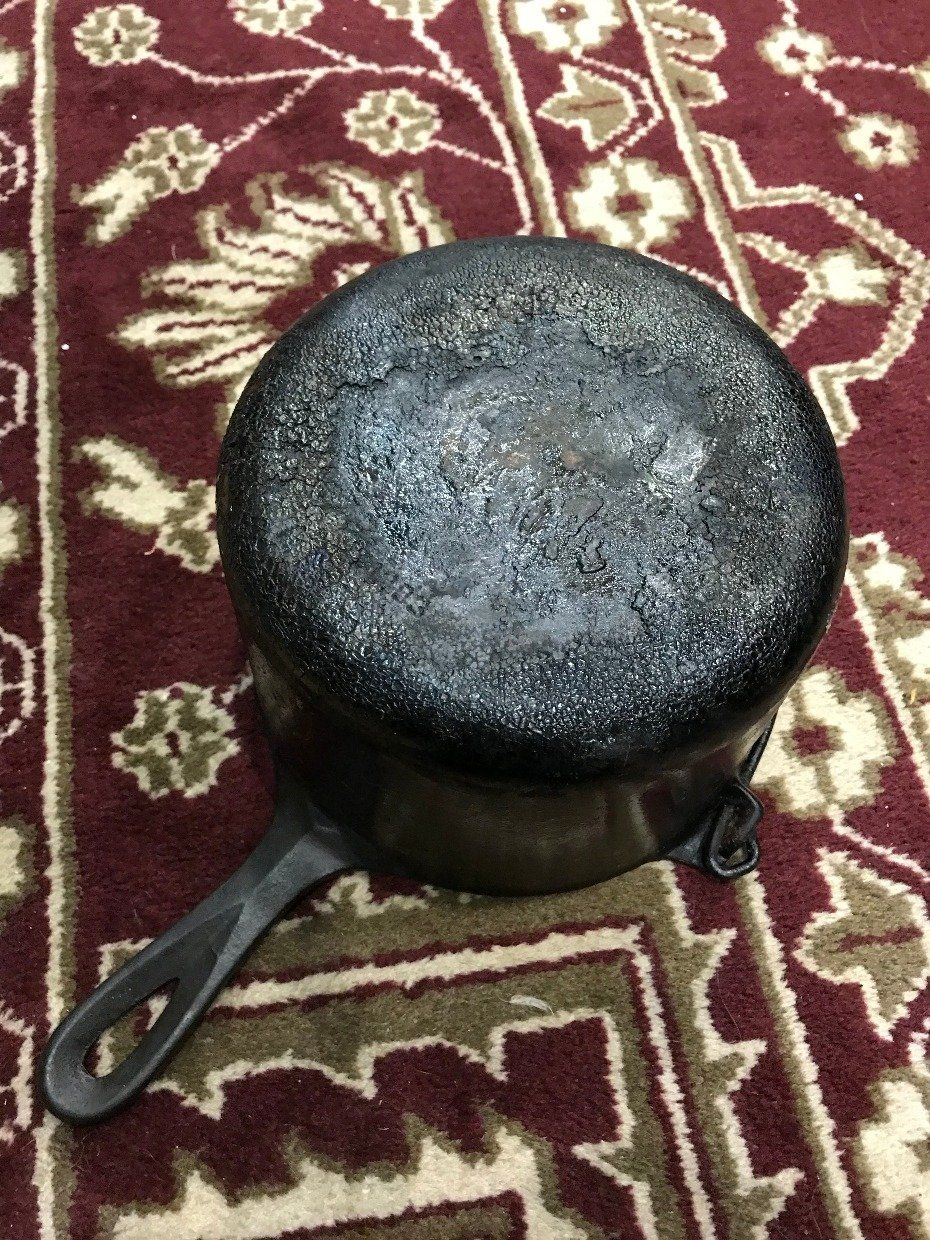 Cast Iron Deep Pot w Pour Spout + Double Handles 3