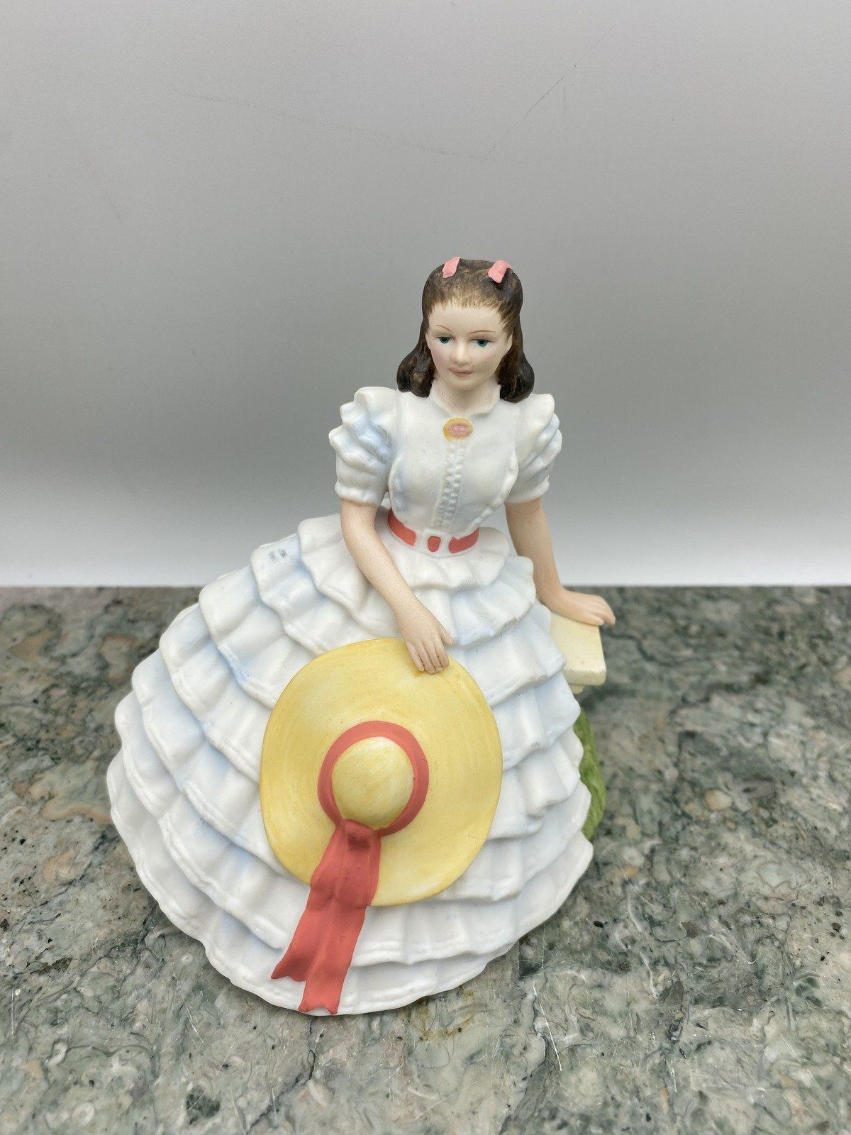Avon c.1983 Bisque Porcelain Gone With The Wind Statue