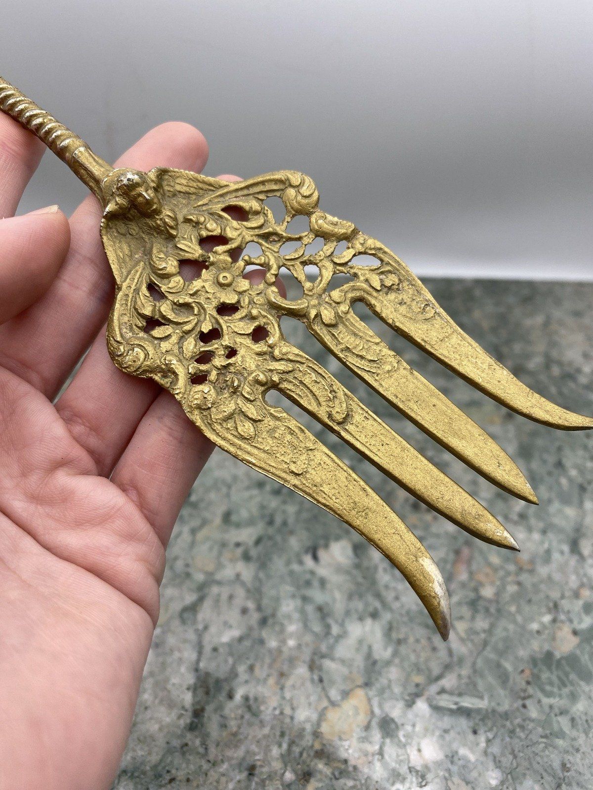 Gilt Painted Margro Italian Pewter Repousse Fleur De Lis Cherub Serving Fork 4