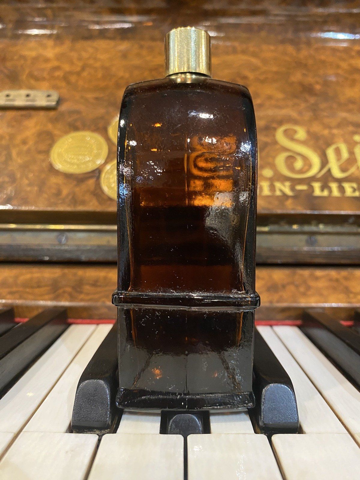 Vintage Collectible Avon Apothecary Glass Juke Box Bottle 4