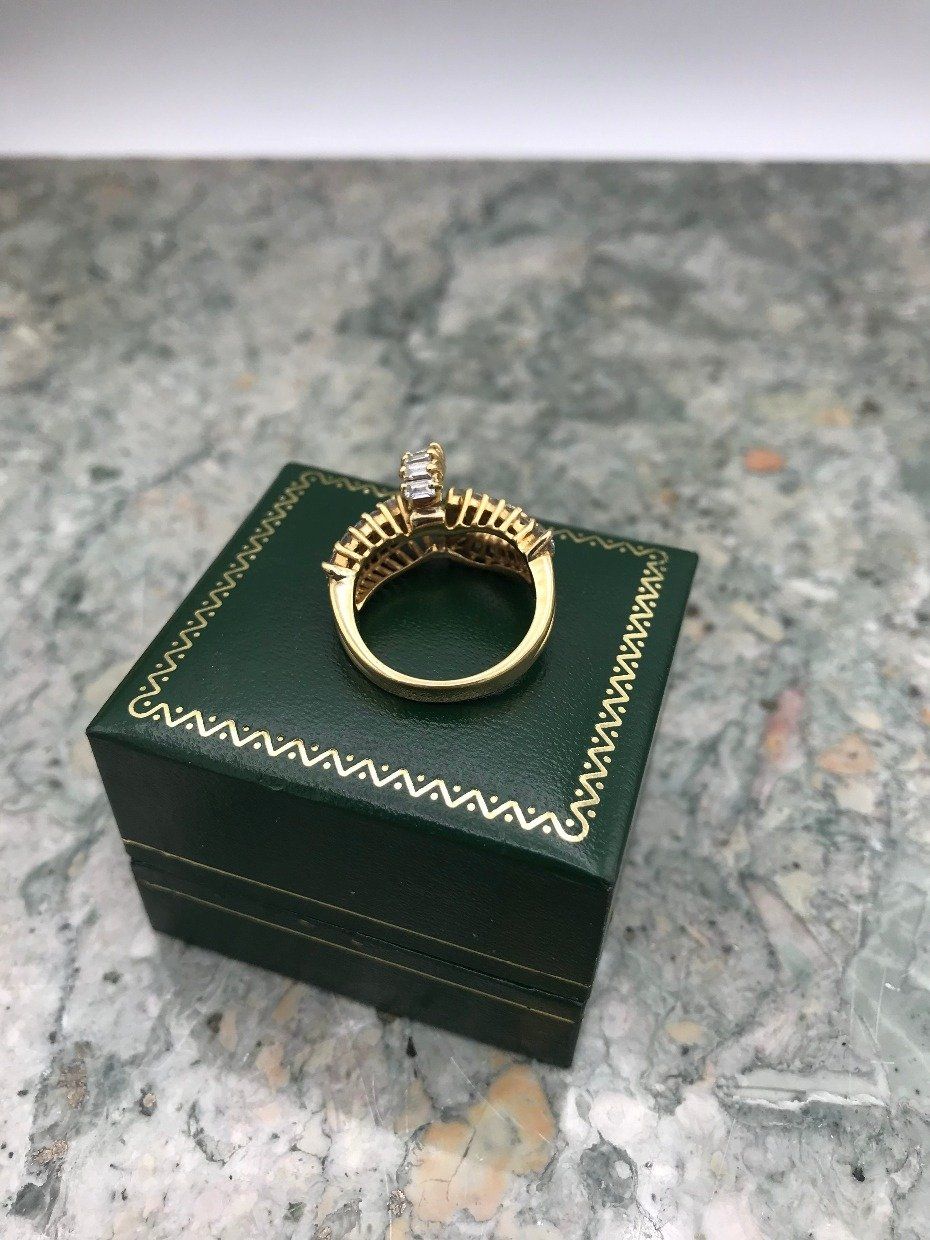 Vintage 18k Gold Diamond Crested Ribbon Ring 5