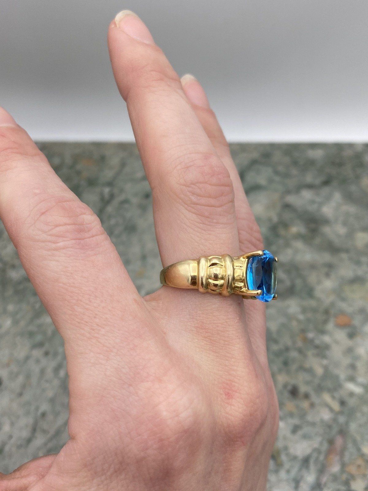Large Oval 14k Gold Vintage Blue Topaz Ring w Sculpted Shoulder Detail 3