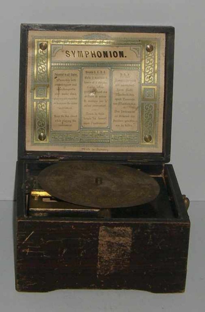 Symphonion made in Germany disc player with 6 disc. 2