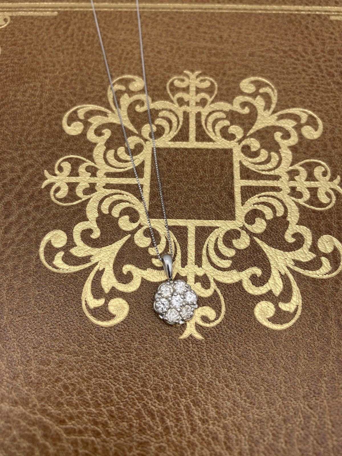 14k White Gold .91ctw Floral Cluster Diamond Necklace 18L #2781 6