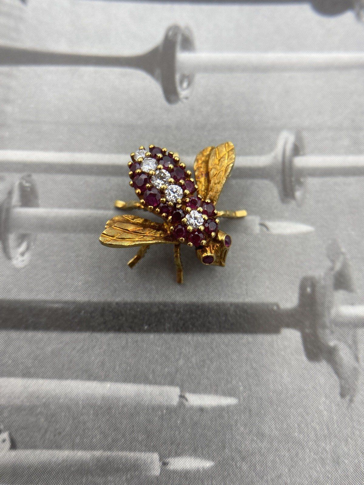 Vintage c.1950s/60s 18k Gold Collectible Designer Herbert Rosenthal Ruby + Diamond Honey Bee Pin #3421 2