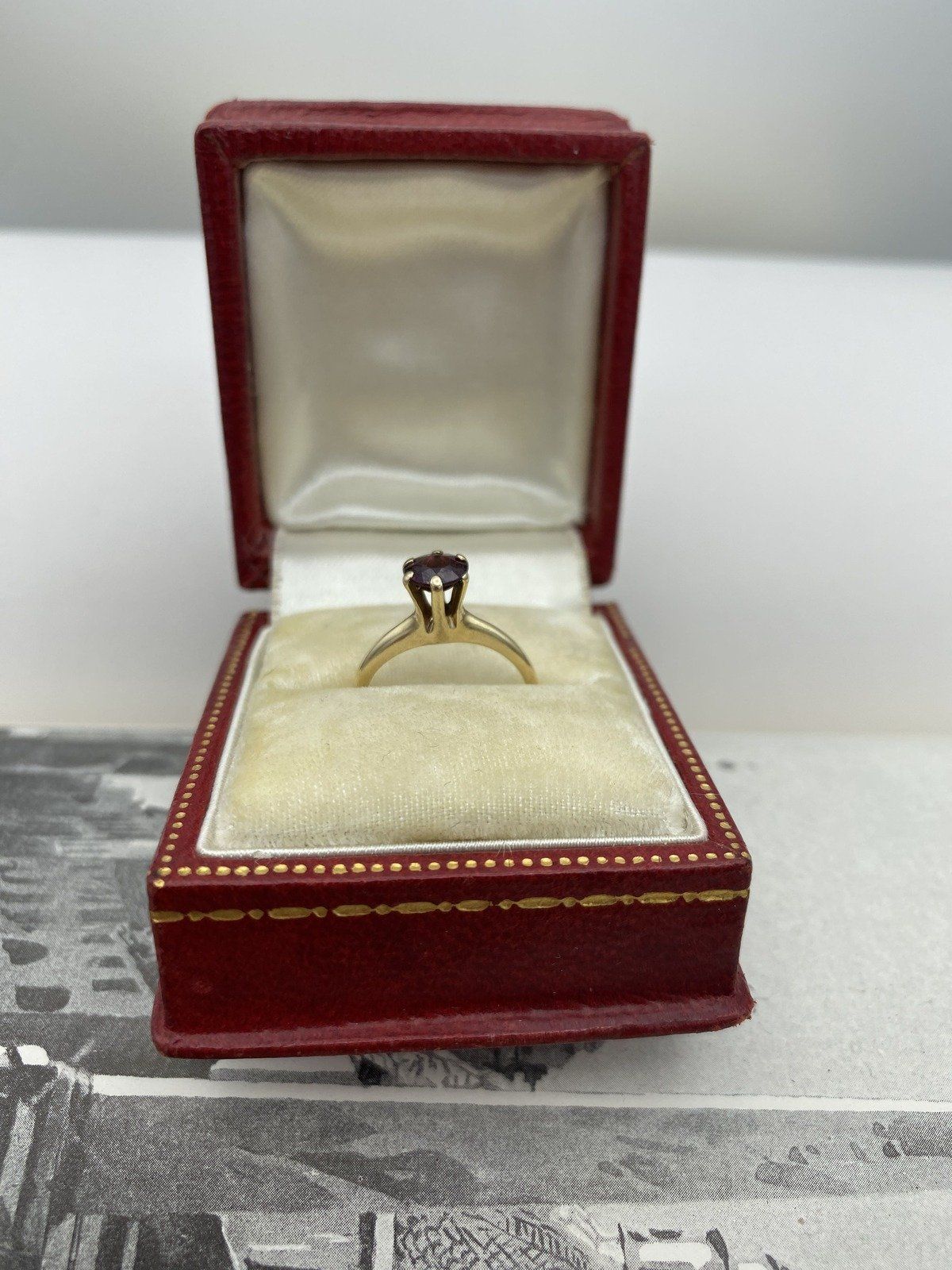 Vintage Minimalistic14k Gold  Sleekly Set Garnet Solitaire Ring 5