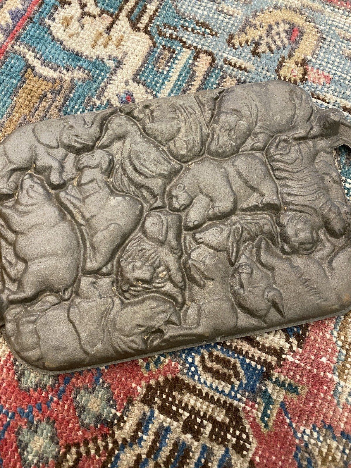 Vintage c.1984 John Wright Cast Iron Animal Figural Cookie Mold w Handles 9