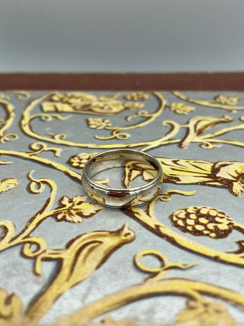 Men's Weighty 18k Gold Wedding Ring Band w Framed Edge 3