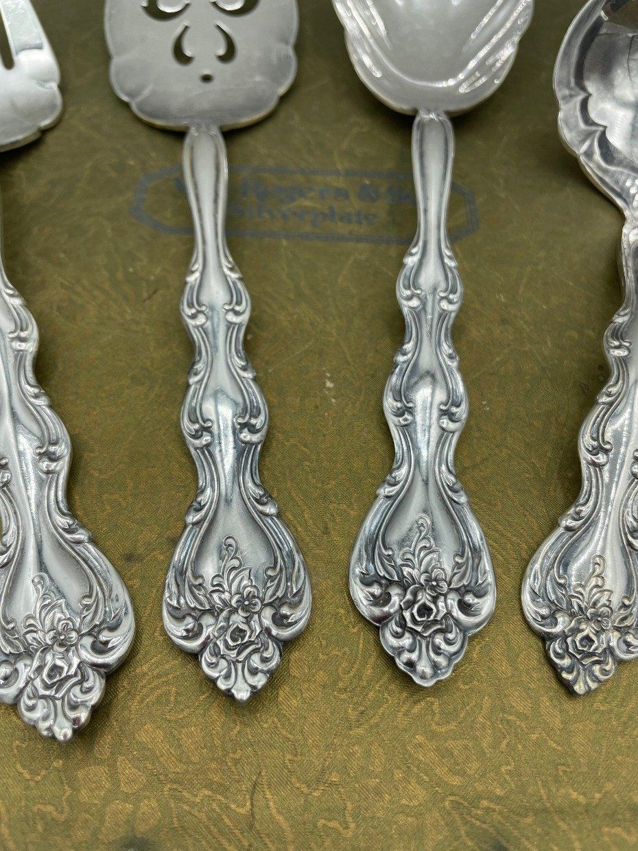 4pc International Silverplated  Serving Pieces 2