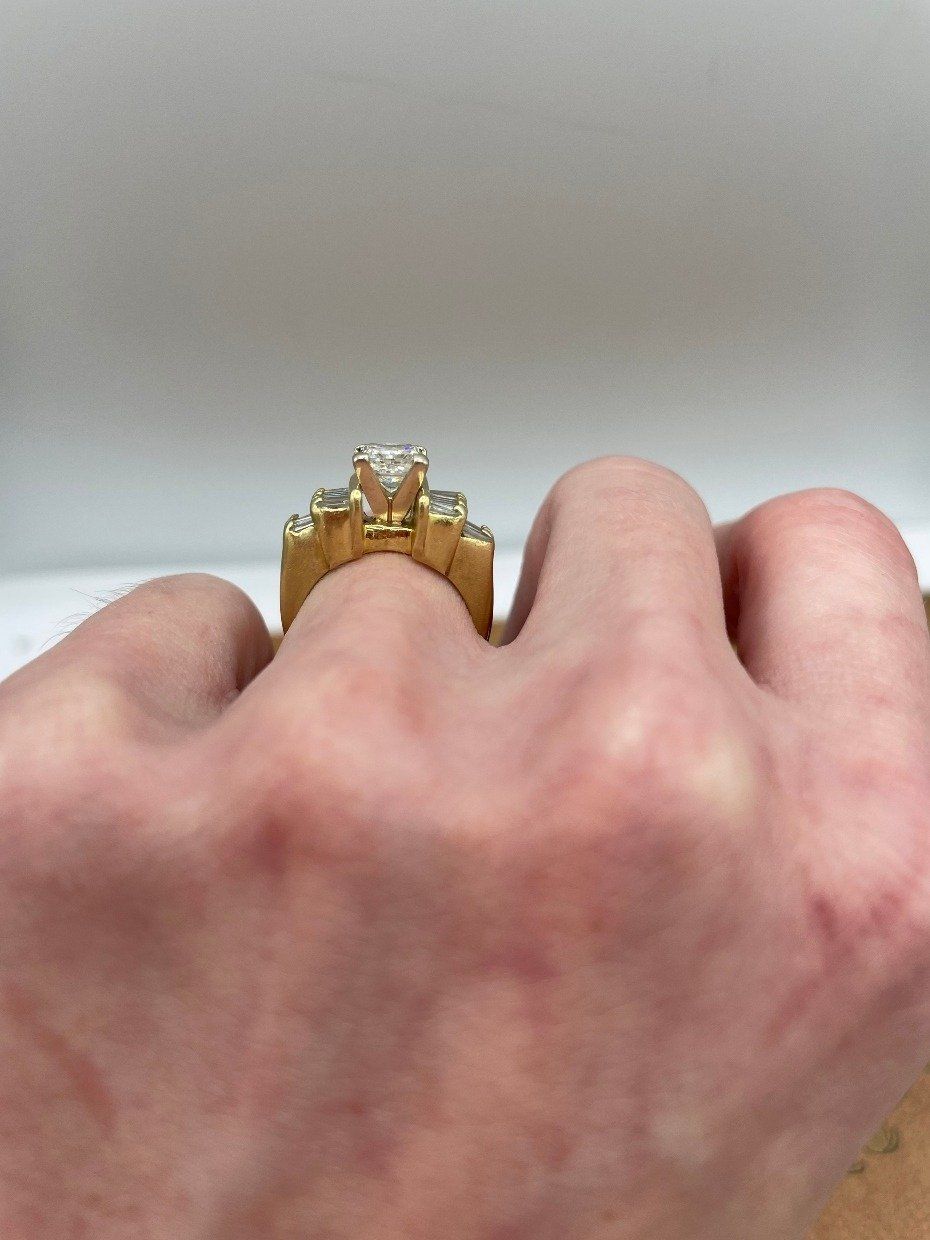 Vintage Mid 20th Century 18k Gold .88ct Center Princess Cut Diamond Ring w Baguette Shoulders 6