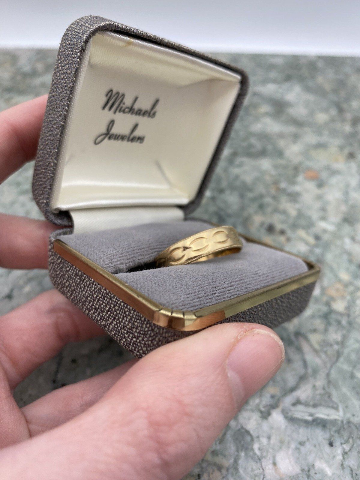 Men's Oval Link Carved 6mm 14k Gold Ring Band w Textured Edge Detail 6