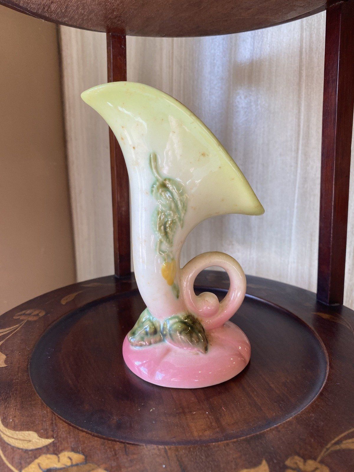 Vintage USA Hull Pottery Cornucopia Vase 5.5 No. W2 3