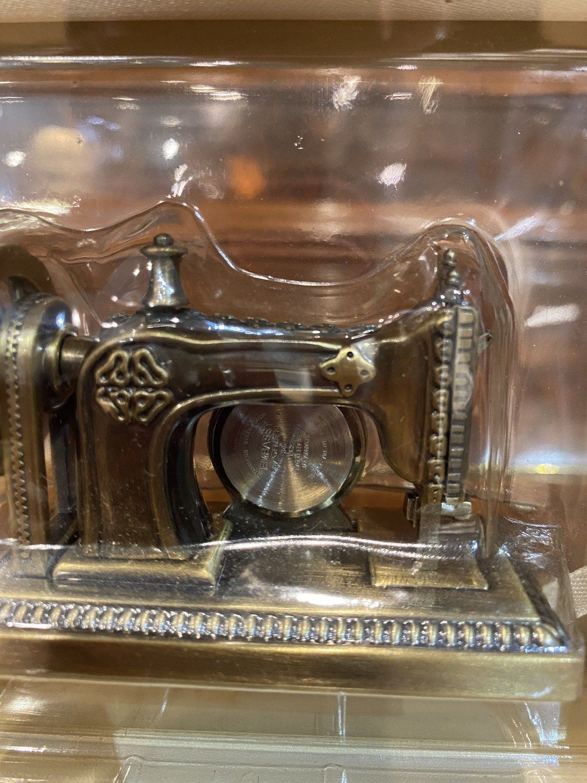 Mini Collectible Embassy Gruen Singer Sewing Machine Desk Clock 5